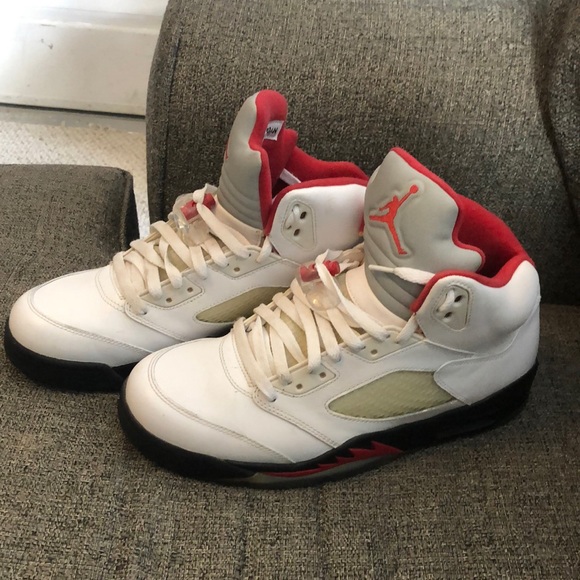 Jordan V “Fire Red” Size 10.5 2012 - Picture 1 of 6